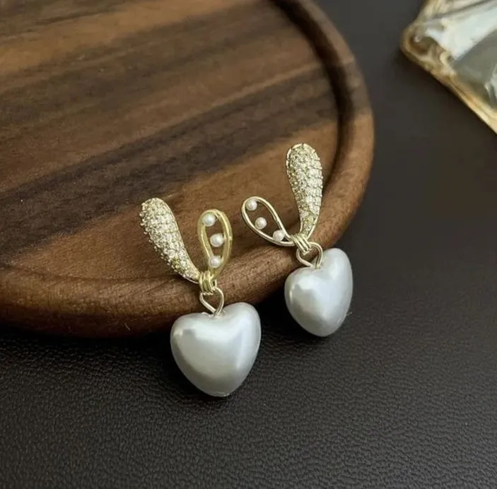 Pretty Heart Pearl Earrings