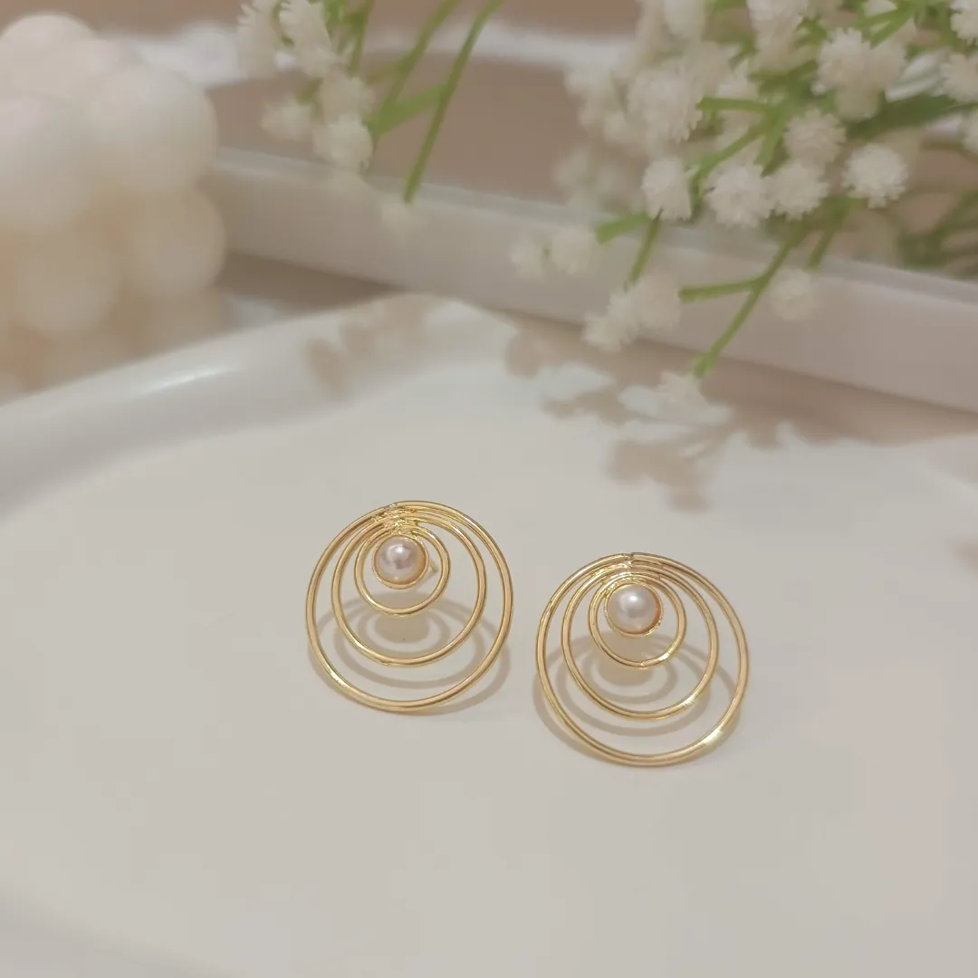 Exquisite golden spiral earrings